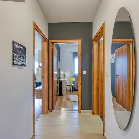 Appartamento Dea - Three Bedroom Pola
