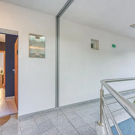 Dea - Three Bedroom Pula