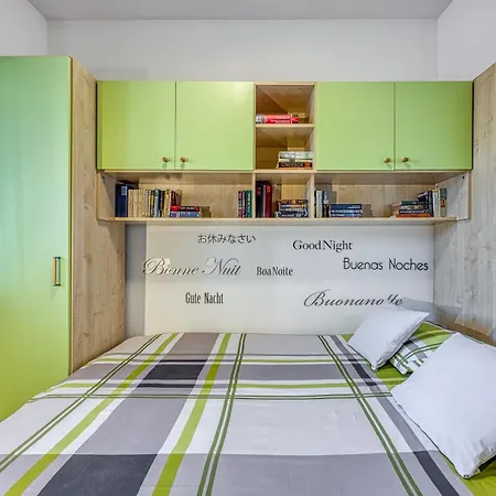 Dea - Three Bedroom Appartamento Pola