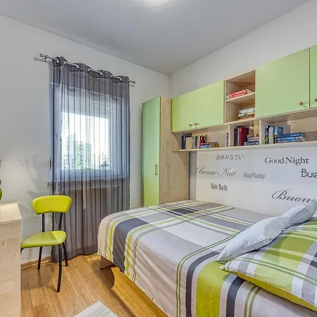 Dea - Three Bedroom Pula