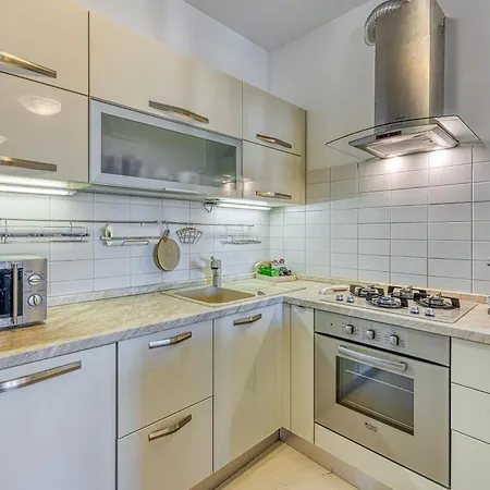 Appartamento Dea - Three Bedroom Pola