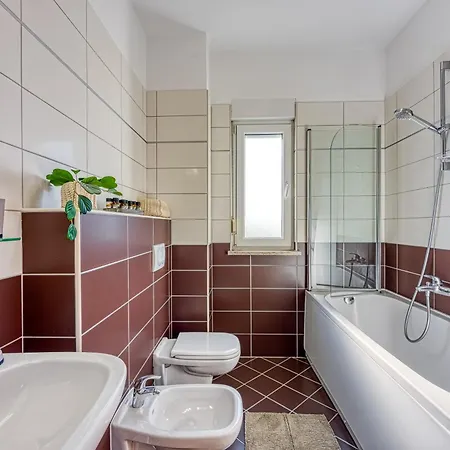 Daire Dea - Three Bedroom *