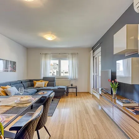 Апартаменти Dea - Three Bedroom *