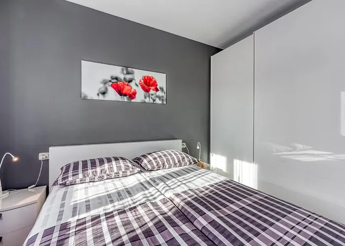 Dea - Three Bedroom *