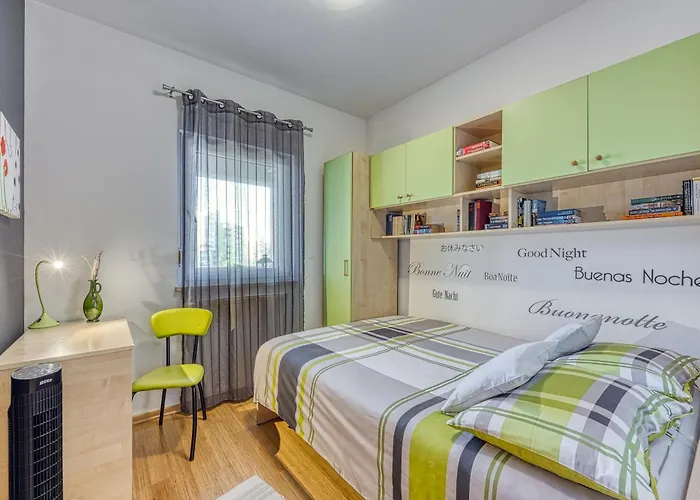 Dea - Three Bedroom 풀라